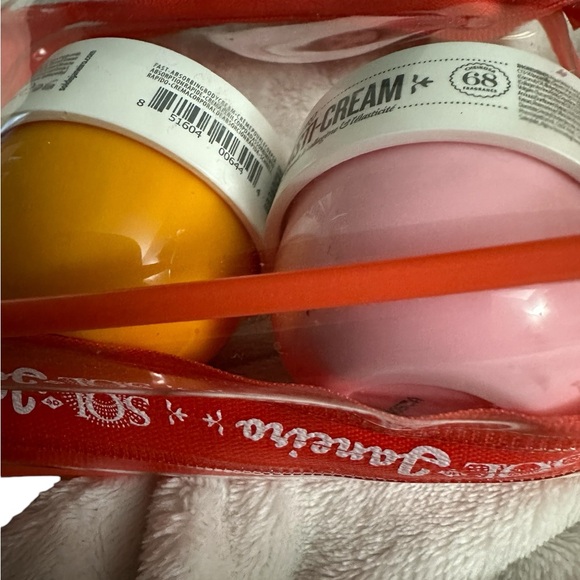 Sol de Janeiro Brazilian Bum Bum & Beija Flor Elasti Cream + Pouch Bundle - Picture 12 of 12
